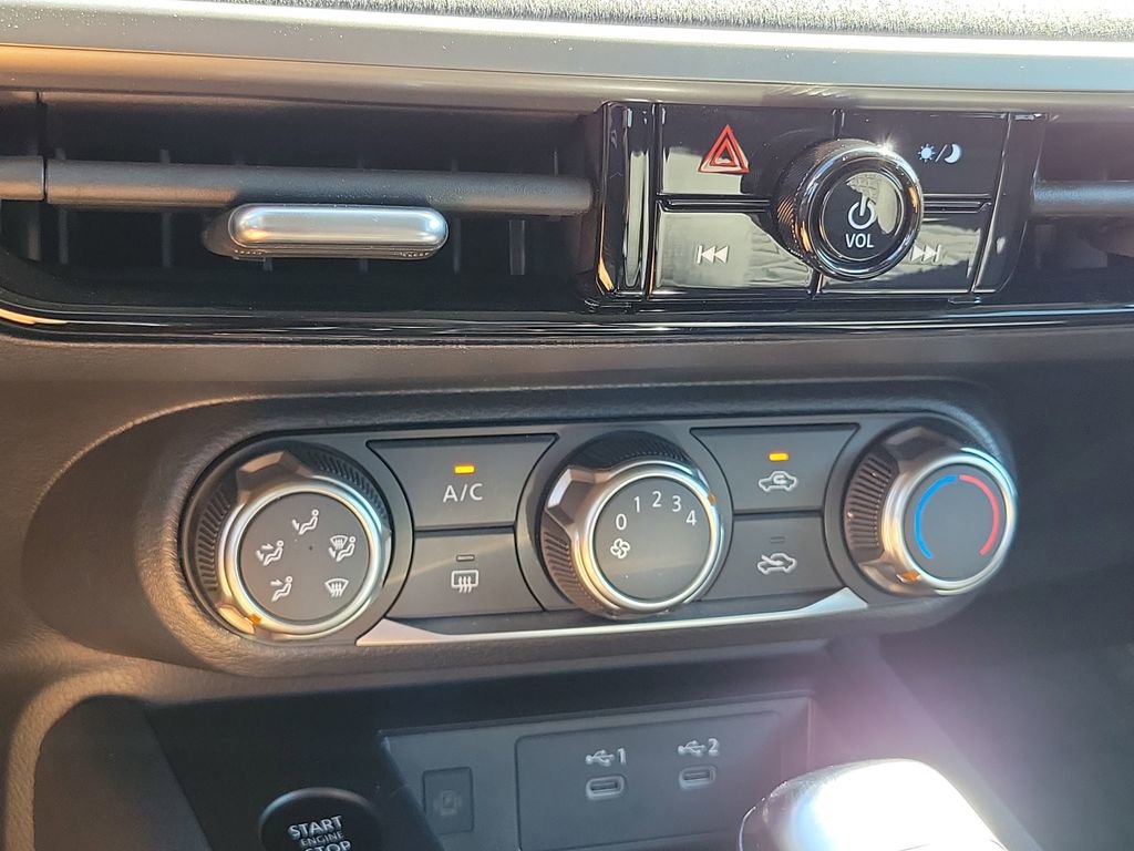 Used 2025 Nissan Kicks SV FWD image 12