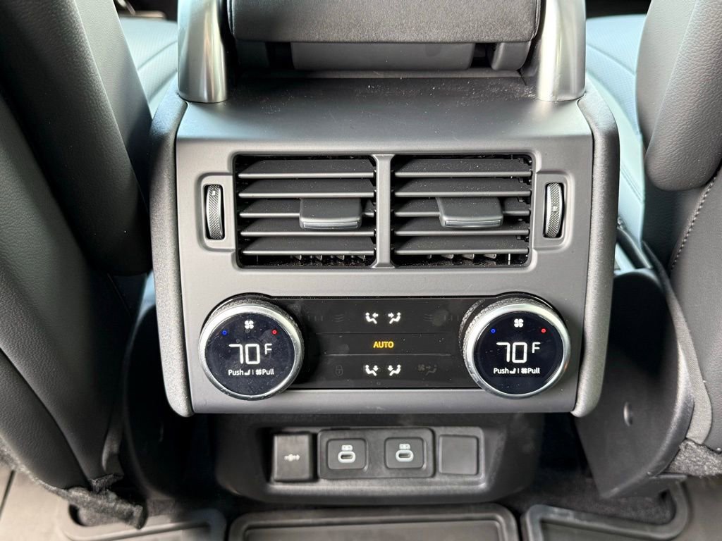 Certified 2025 Land Rover Discovery Dynamic SE image 36