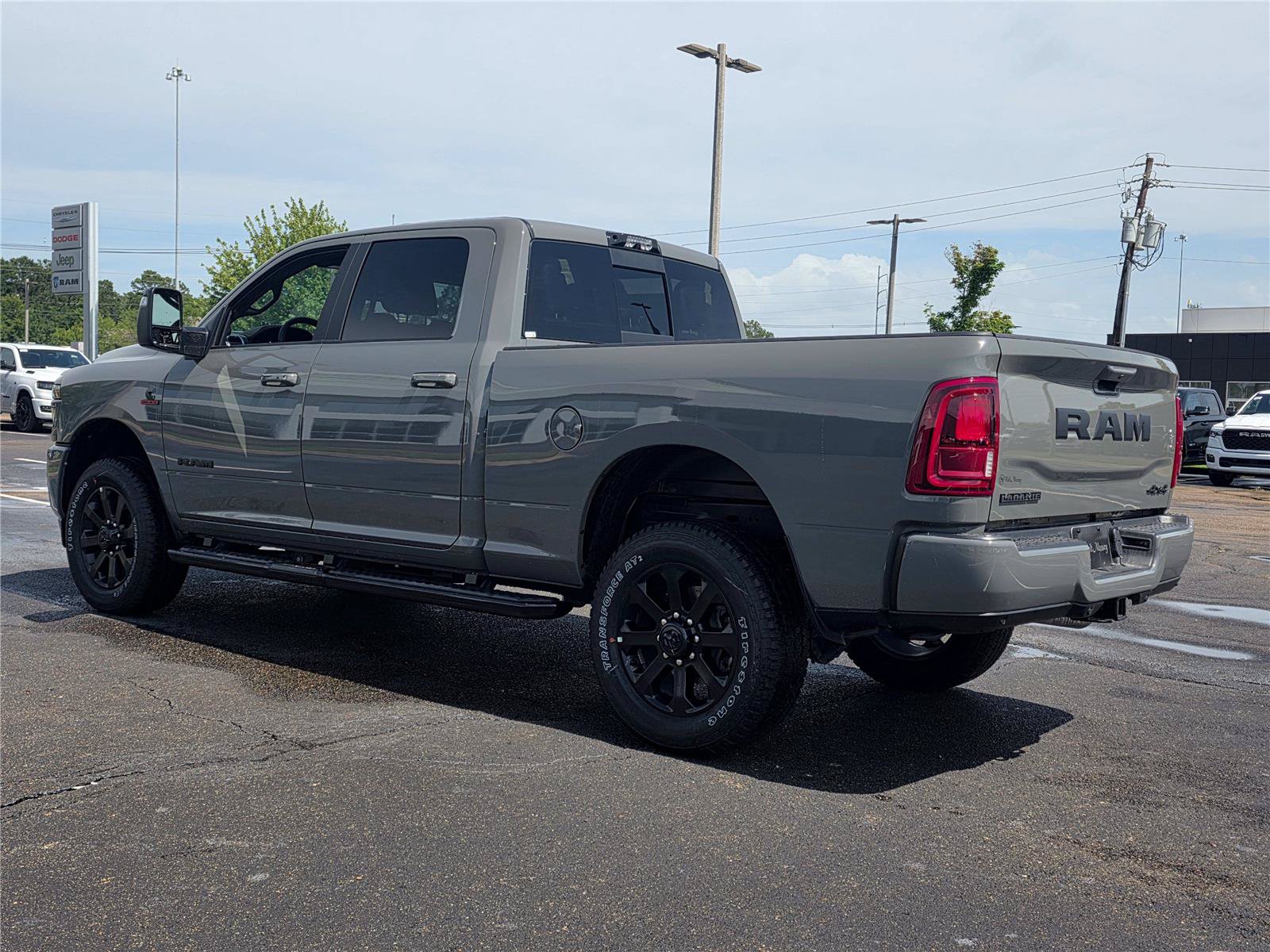 New 2026 RAM 2500 Laramie AWD/4WD image 7