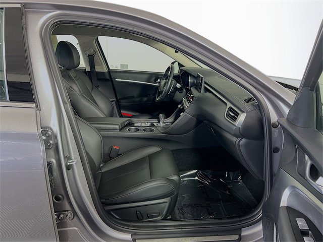 Used 2025 Genesis G70 2.5T image 29