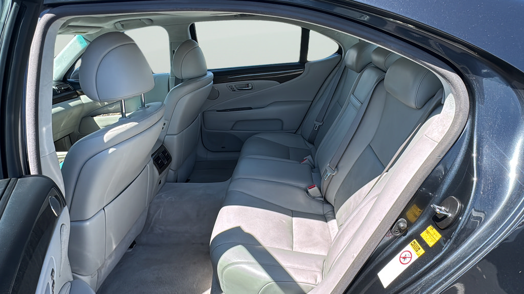 Used 2007 Lexus LS 460 L w/ Luxury Pkg RWD image 33