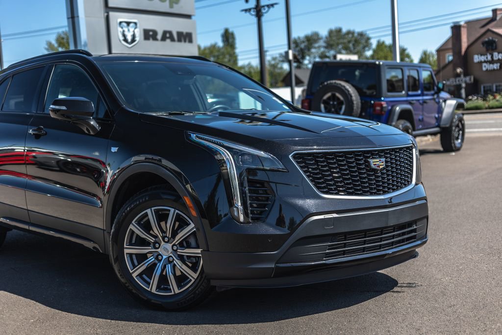Used 2022 Cadillac XT4 Sport w/ Enhanced Visibility Package AWD/4WD image 3