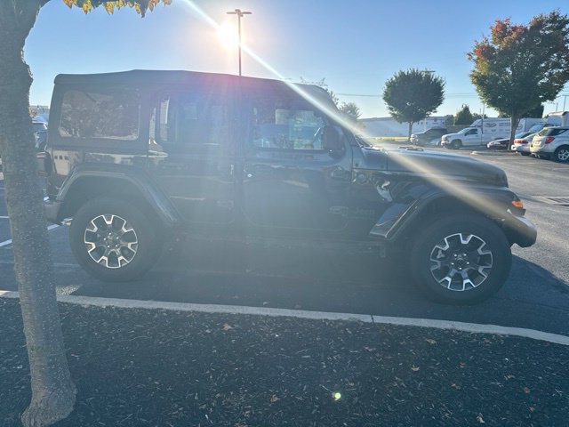 Used 2026 Jeep Wrangler Unlimited Sahara AWD/4WD image 3