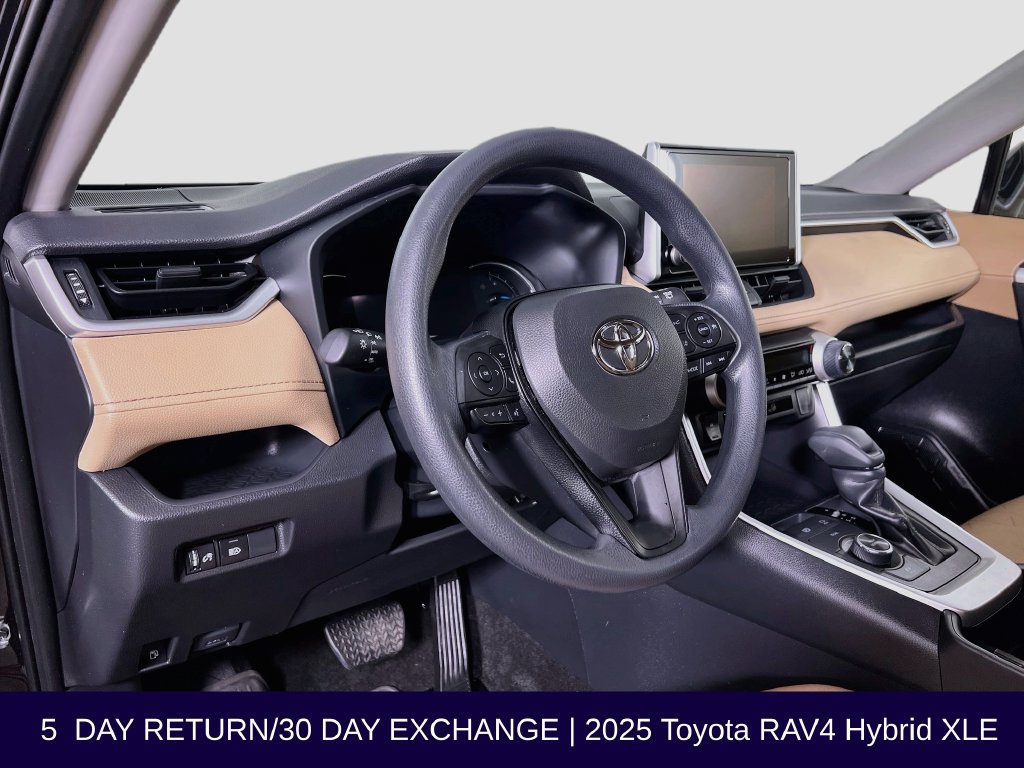 Used 2025 Toyota RAV4 XLE AWD/4WD image 11