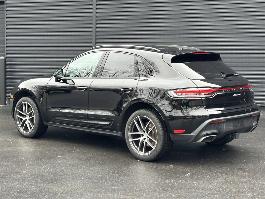 Used 2025 Porsche Macan image 3