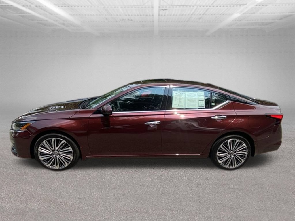 Used 2025 Nissan Altima 2.5 SL AWD/4WD image 2