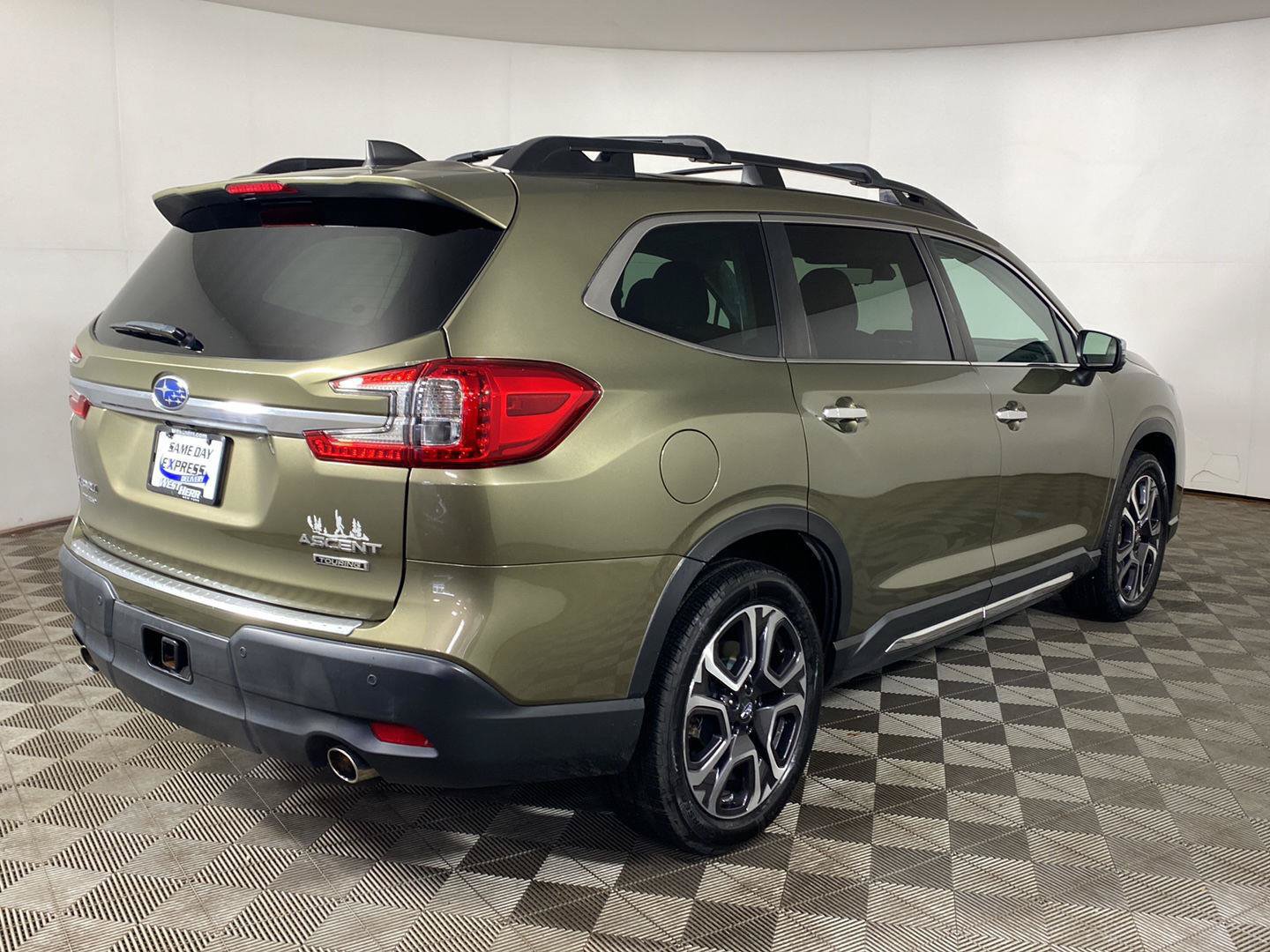 Used 2023 Subaru Ascent Touring AWD/4WD image 5