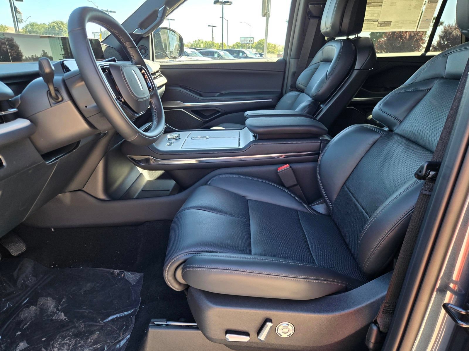 New 2027 Lincoln Navigator Reserve w/ Jet Appearance Package AWD/4WD image 14