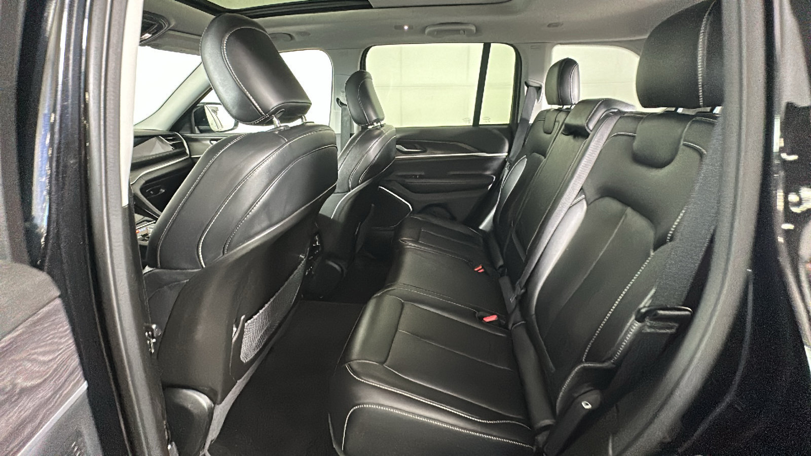 Used 2023 Jeep Grand Cherokee 4WD 4xe image 31