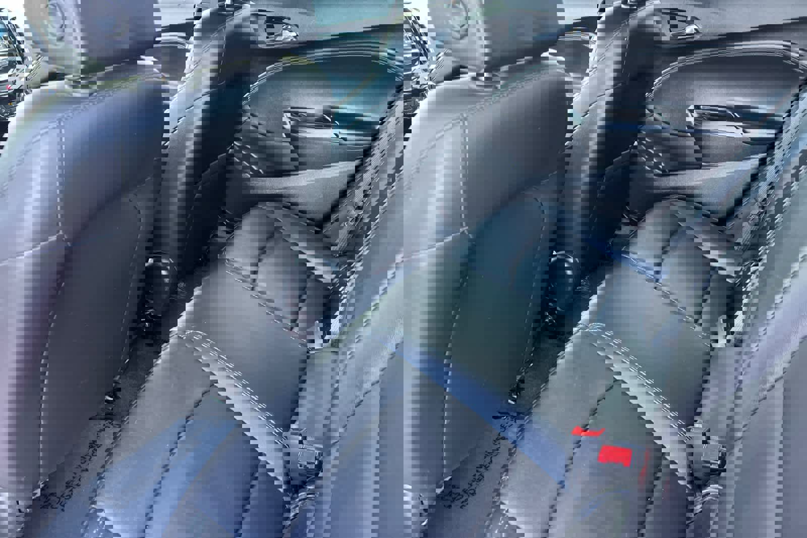 Used 2018 Chevrolet Cruze Premier FWD image 4