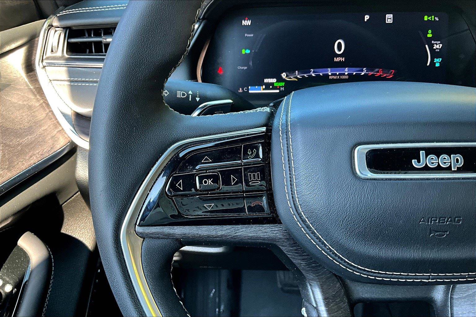 Used 2024 Jeep Grand Cherokee Overland w/ Luxury Tech Group IV image 19