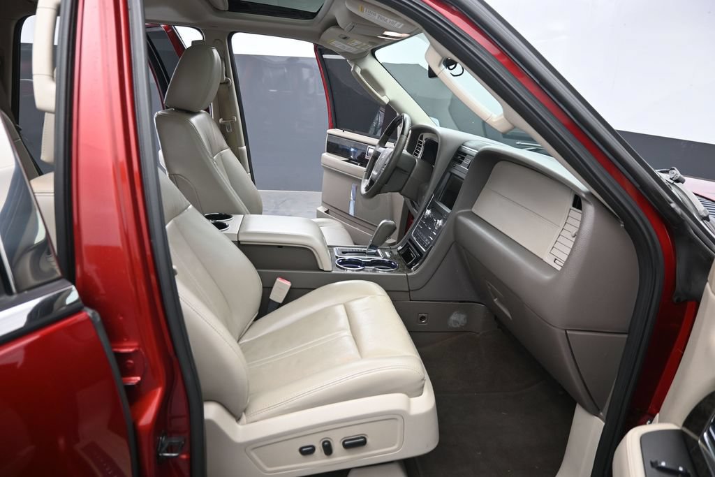 Used 2017 Lincoln Navigator Select AWD/4WD image 36