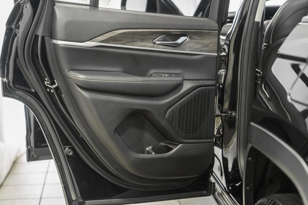 Certified 2023 Jeep Grand Cherokee Limited w/ Black Appearance Package AWD/4WD image 45