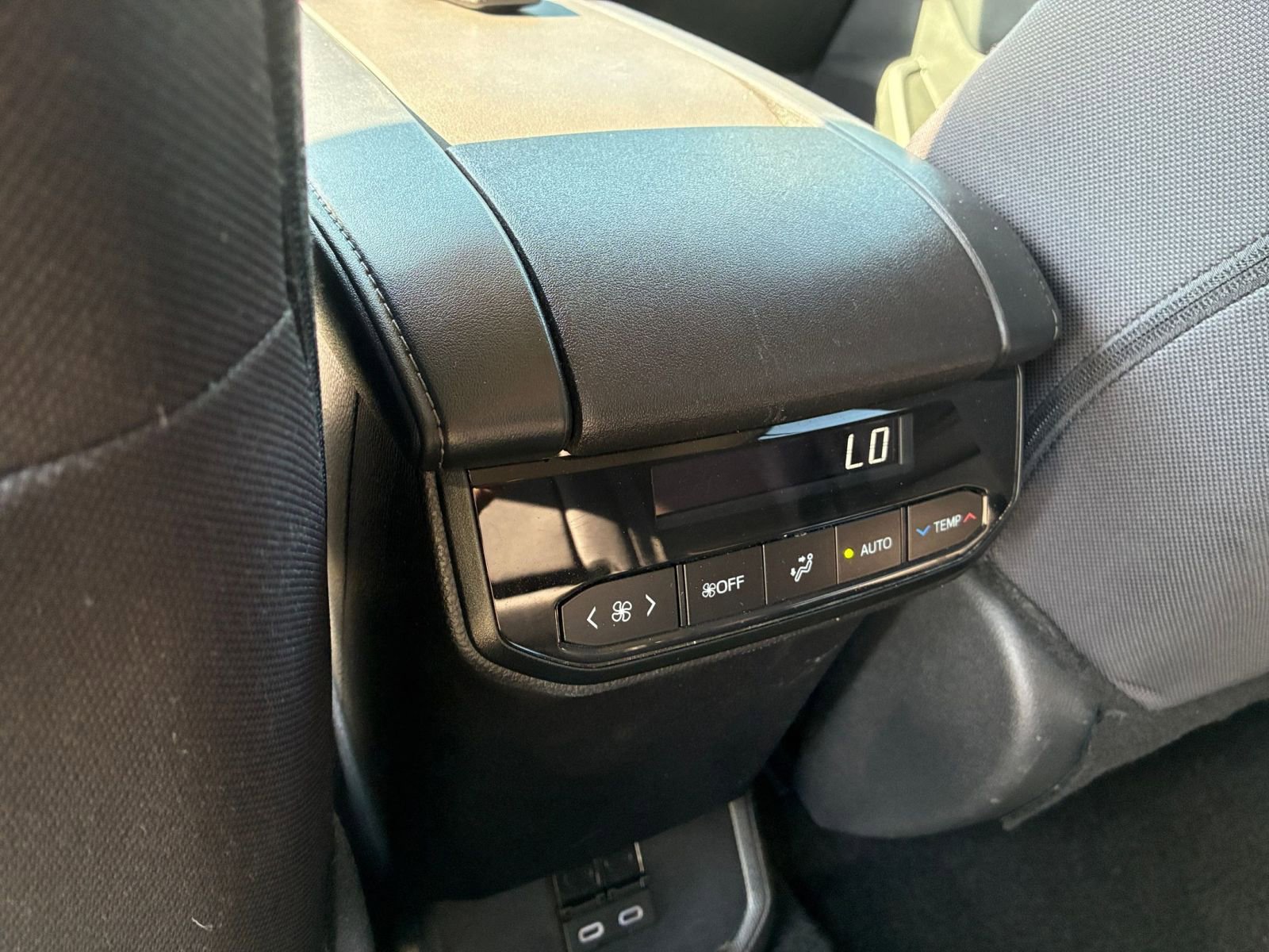 Used 2025 Toyota Highlander LE image 23