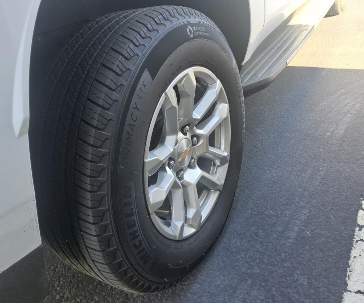 Used 2026 Chevrolet Suburban LS AWD/4WD image 24