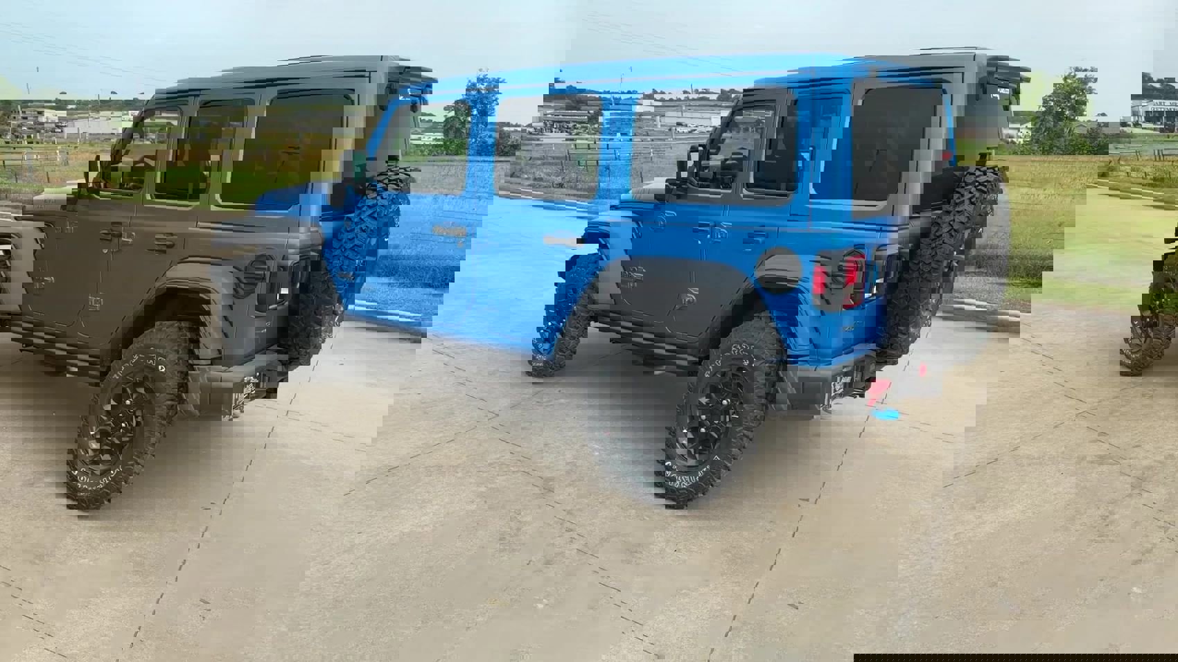 New 2023 Jeep Wrangler Unlimited w/ Sun & Screen Package image 6