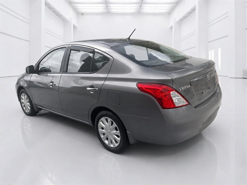 Used 2012 Nissan Versa SV FWD image 5