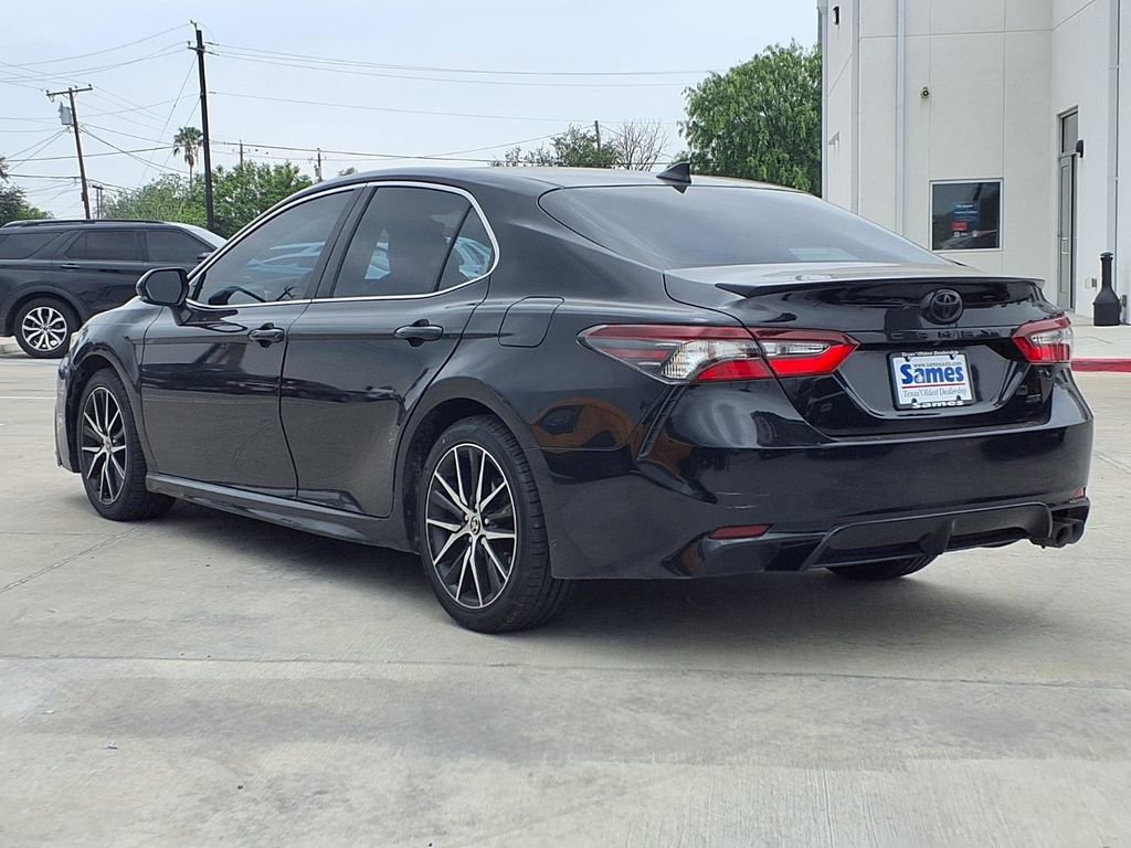 Used 2022 Toyota Camry SE FWD image 6