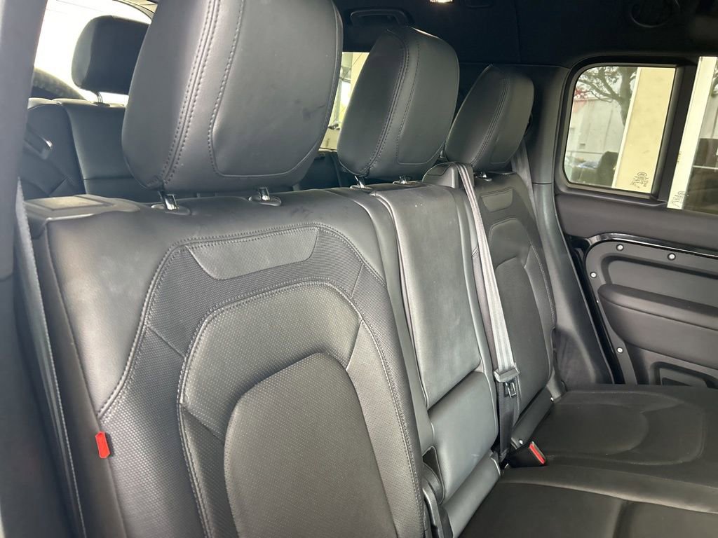 Used 2024 Land Rover Defender 130 X-Dynamic SE image 27