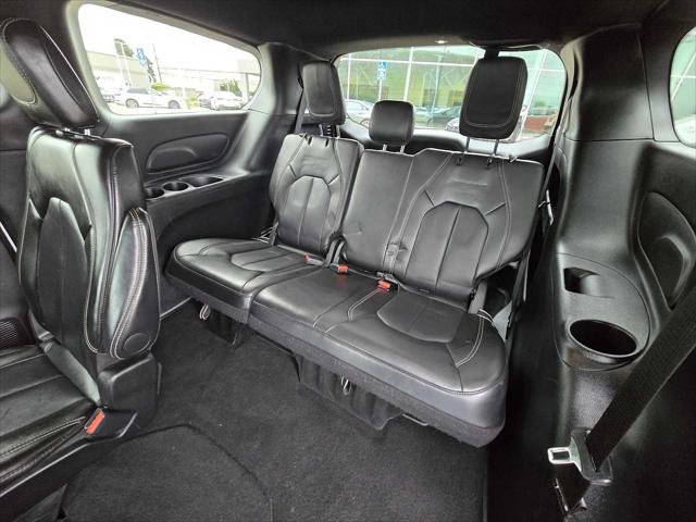 Used 2025 Chrysler Pacifica Select FWD image 17