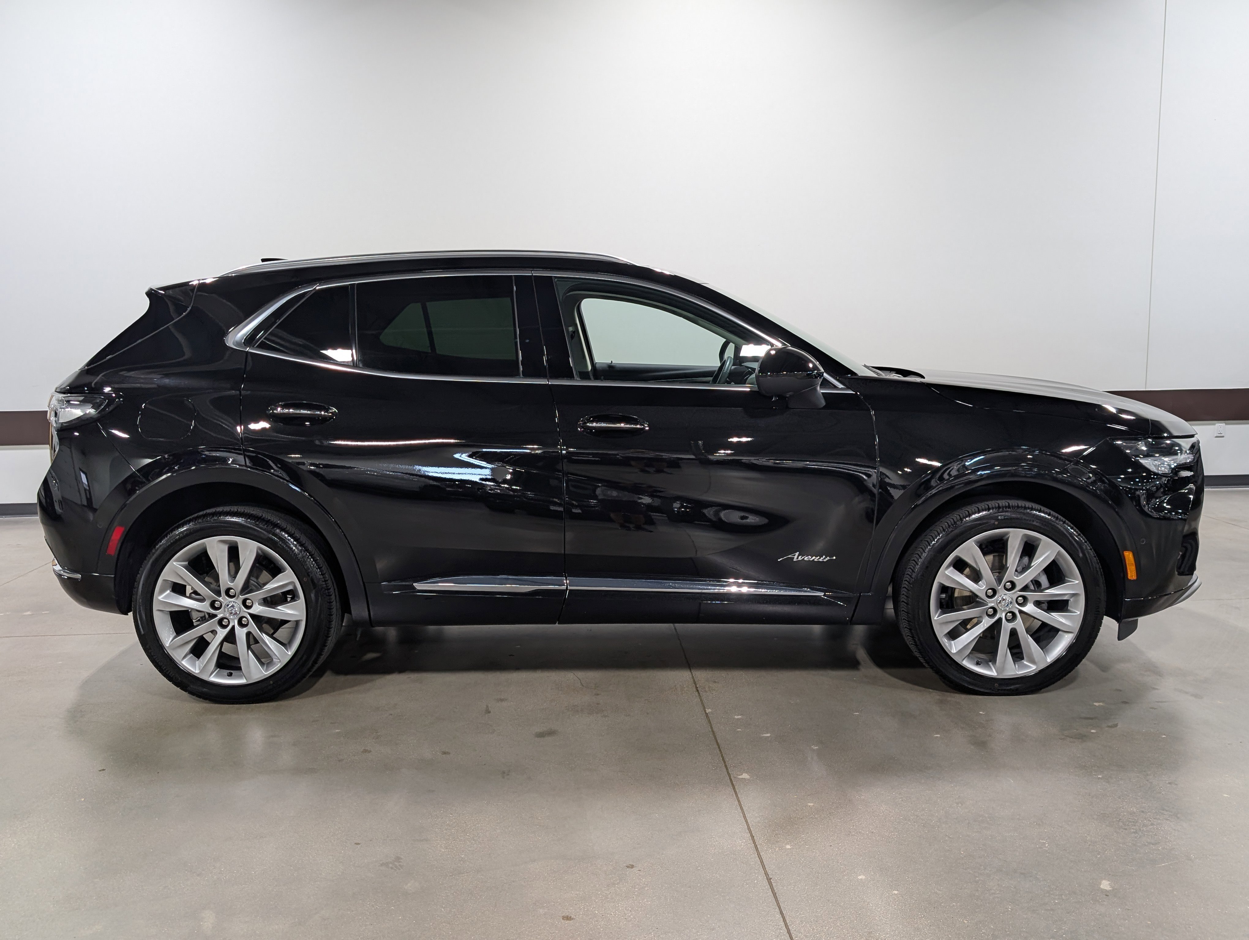 Used 2023 Buick Envision Avenir image 2