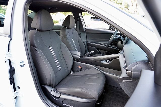 Used 2026 Hyundai Elantra Sport FWD image 12