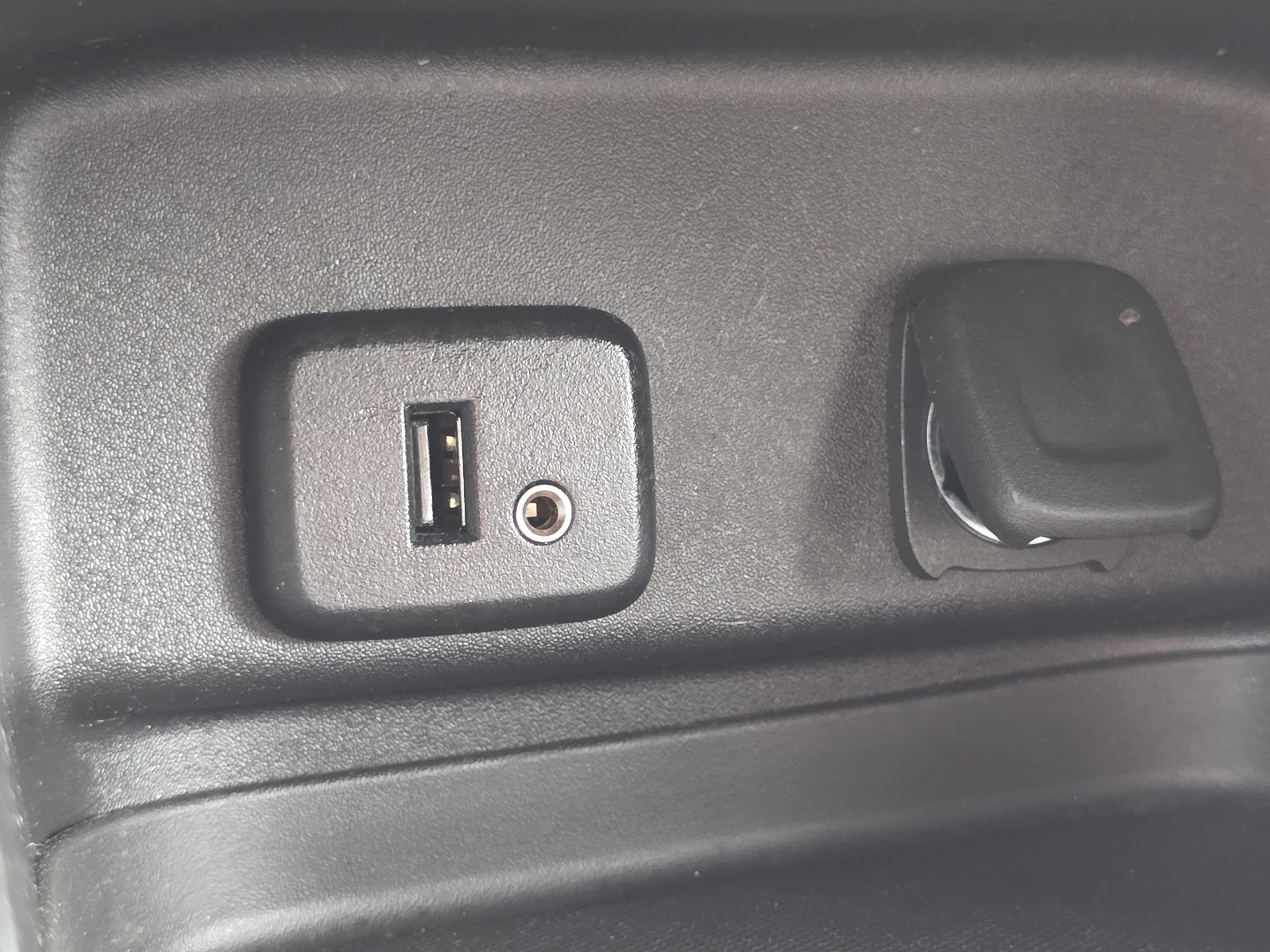 Used 2018 Chevrolet Equinox LT FWD image 7