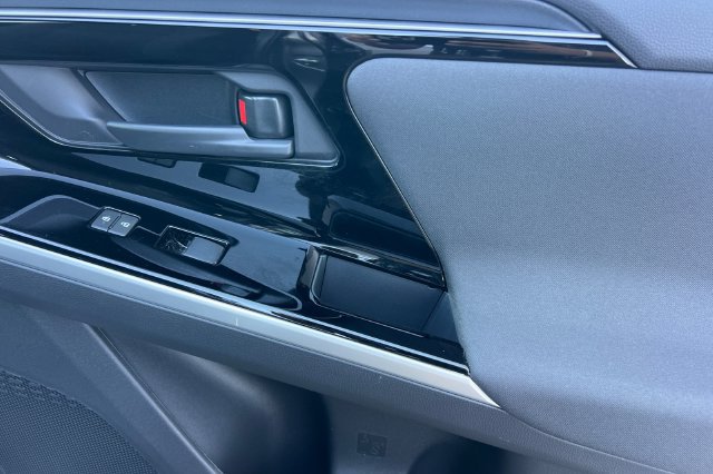 Certified 2023 Subaru Solterra AWD image 20