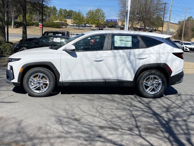 New 2025 Hyundai Tucson SE image 4