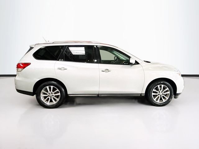 Used 2016 Nissan Pathfinder SV image 5