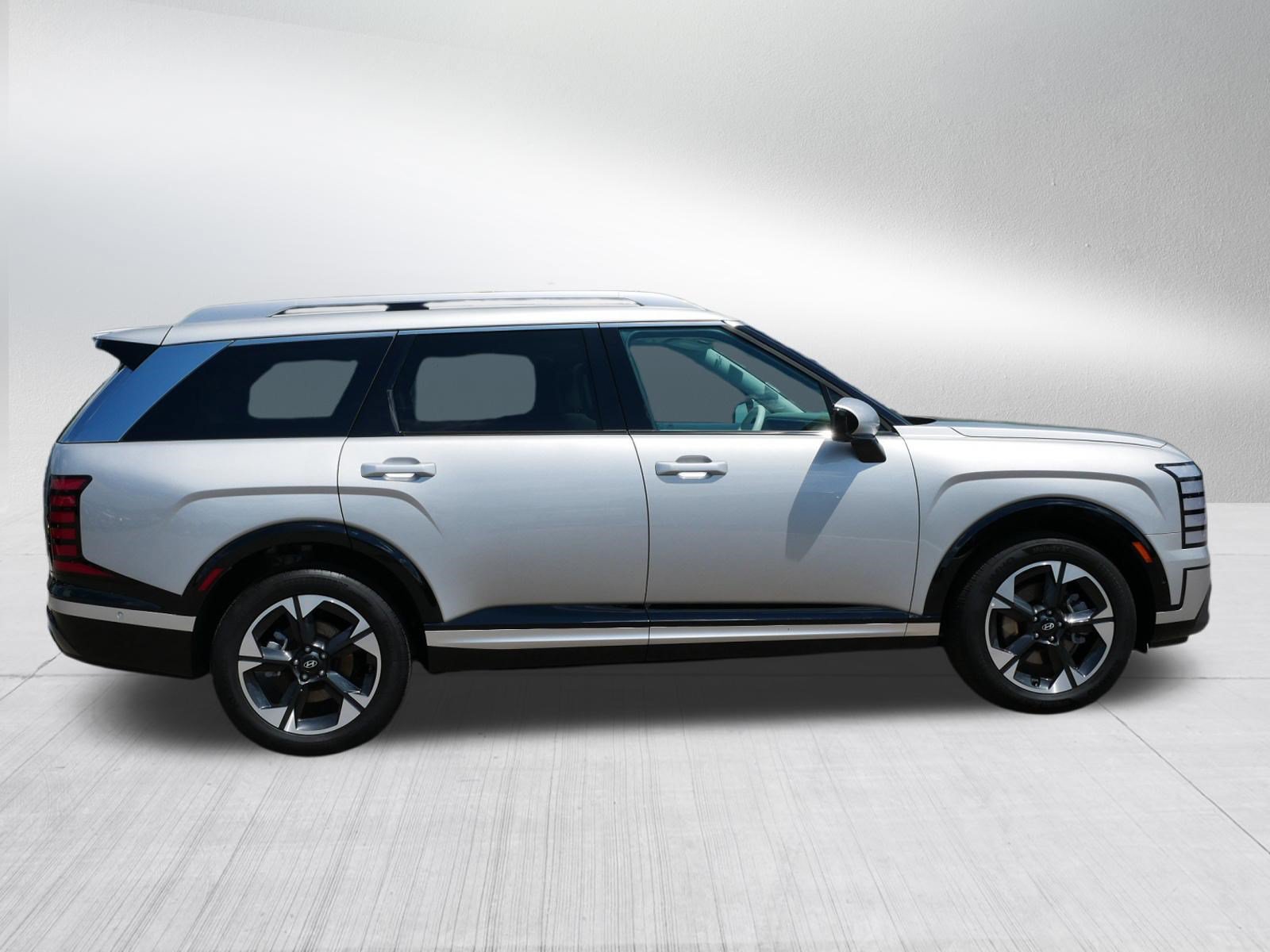Certified 2026 Hyundai Palisade Limited AWD/4WD image 8