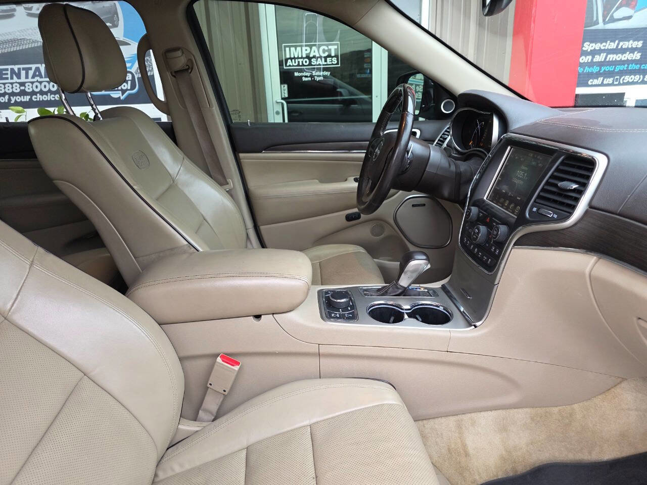 Used 2017 Jeep Grand Cherokee Overland w/ Jeep Active Safety Group image 3