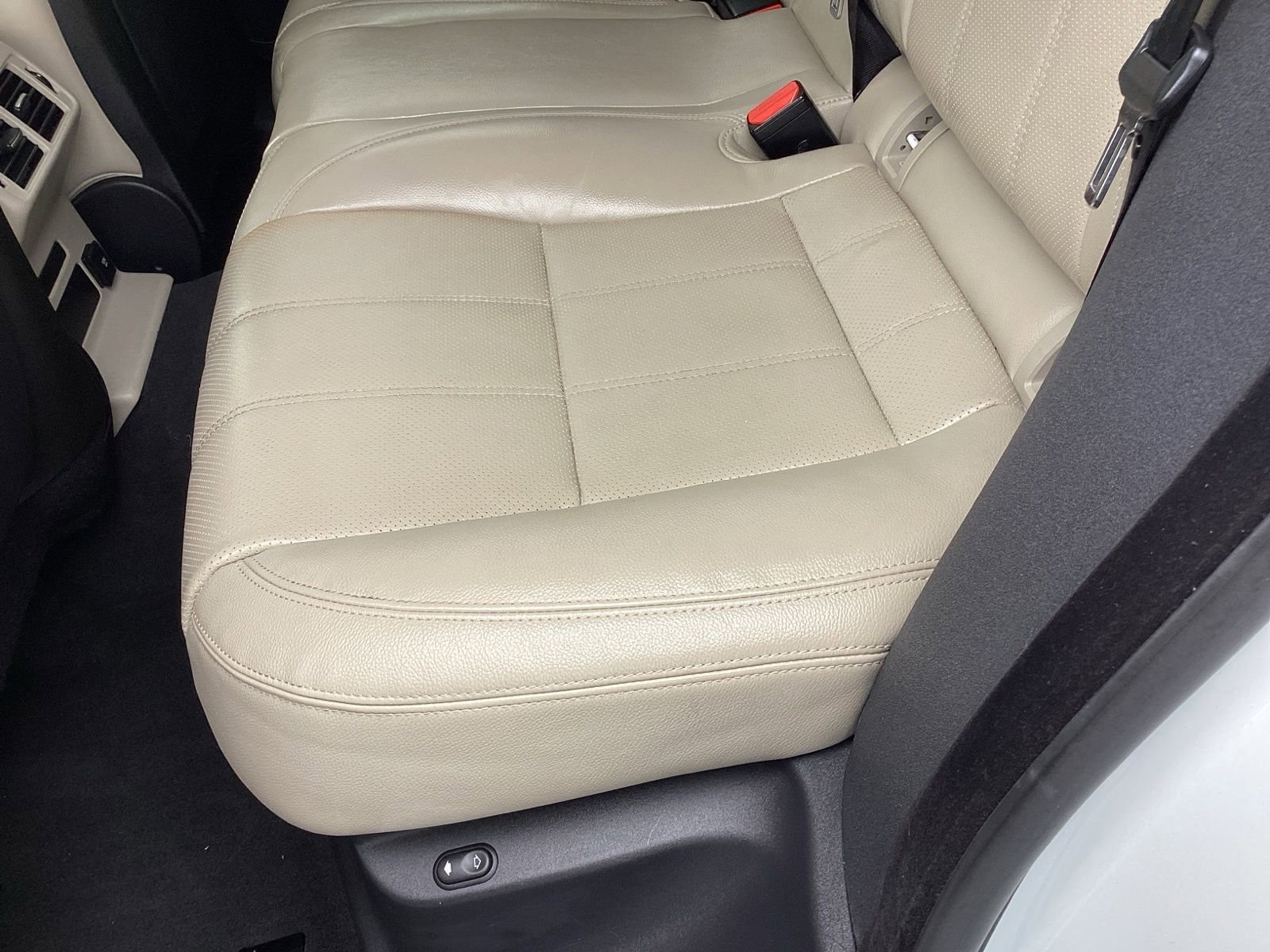 Used 2019 Land Rover Range Rover Velar S image 18