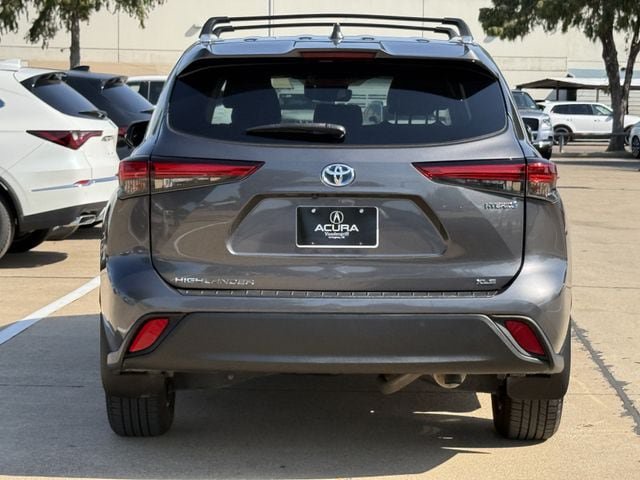 Used 2023 Toyota Highlander XLE FWD image 5