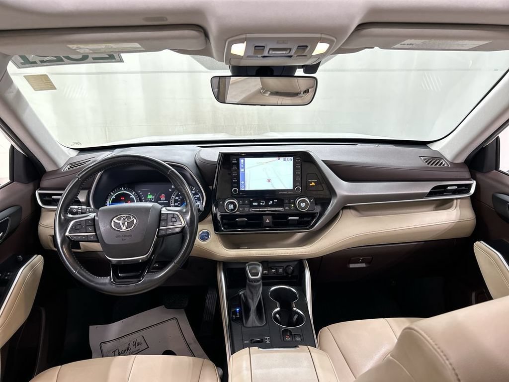 Used 2021 Toyota Highlander XLE AWD/4WD image 19