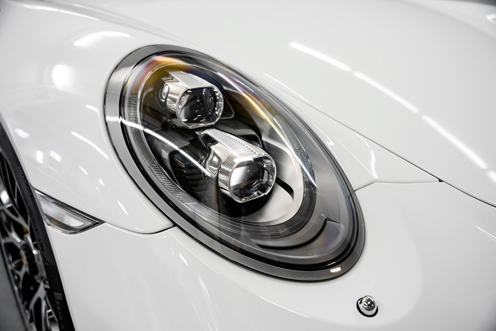 Used 2014 Porsche 911 Turbo S AWD/4WD image 41