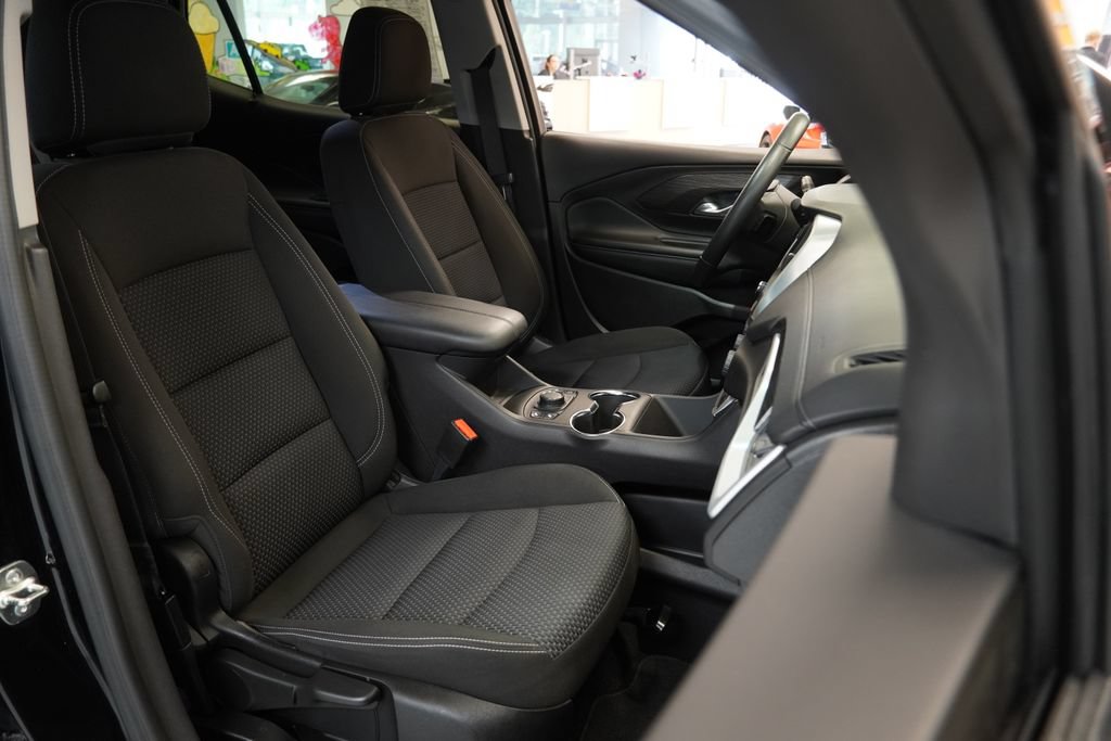 Used 2024 GMC Terrain SLE w/ Driver Convenience Package FWD image 34