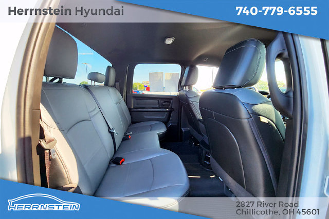 Used 2024 RAM 3500 Tradesman w/ Chrome Appearance Group AWD/4WD image 16