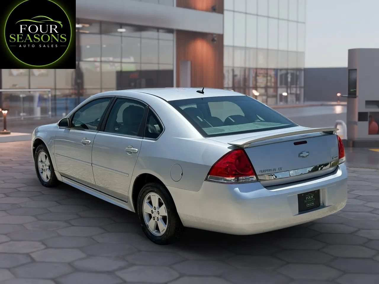 Used 2010 Chevrolet Impala LT FWD image 4