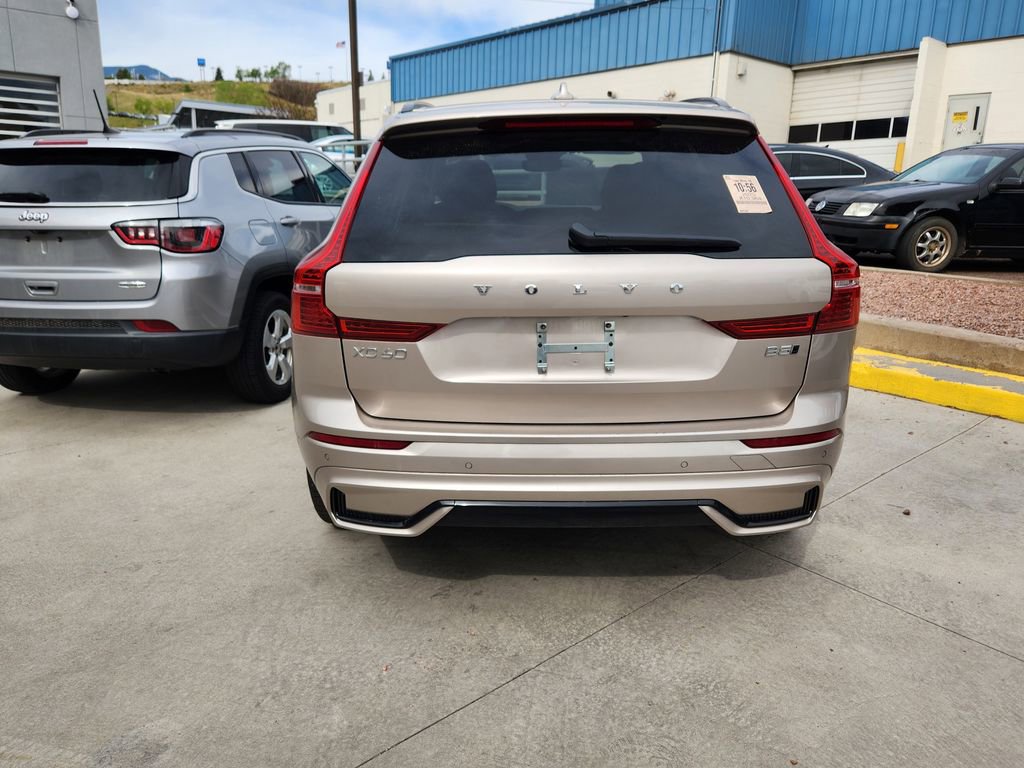 Used 2025 Volvo XC60 B5 Plus AWD/4WD image 7