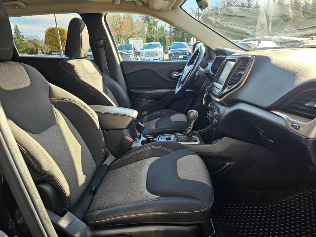 Used 2014 Jeep Cherokee Latitude w/ Cold Weather Group image 9