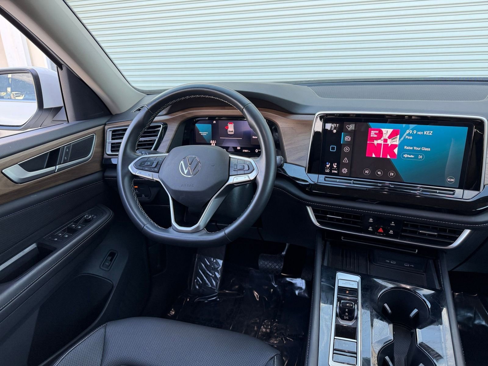 Used 2025 Volkswagen Atlas SE AWD/4WD image 37