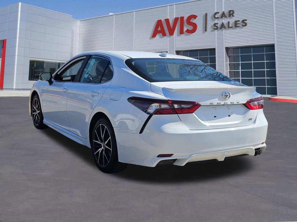 Used 2024 Toyota Camry SE image 3