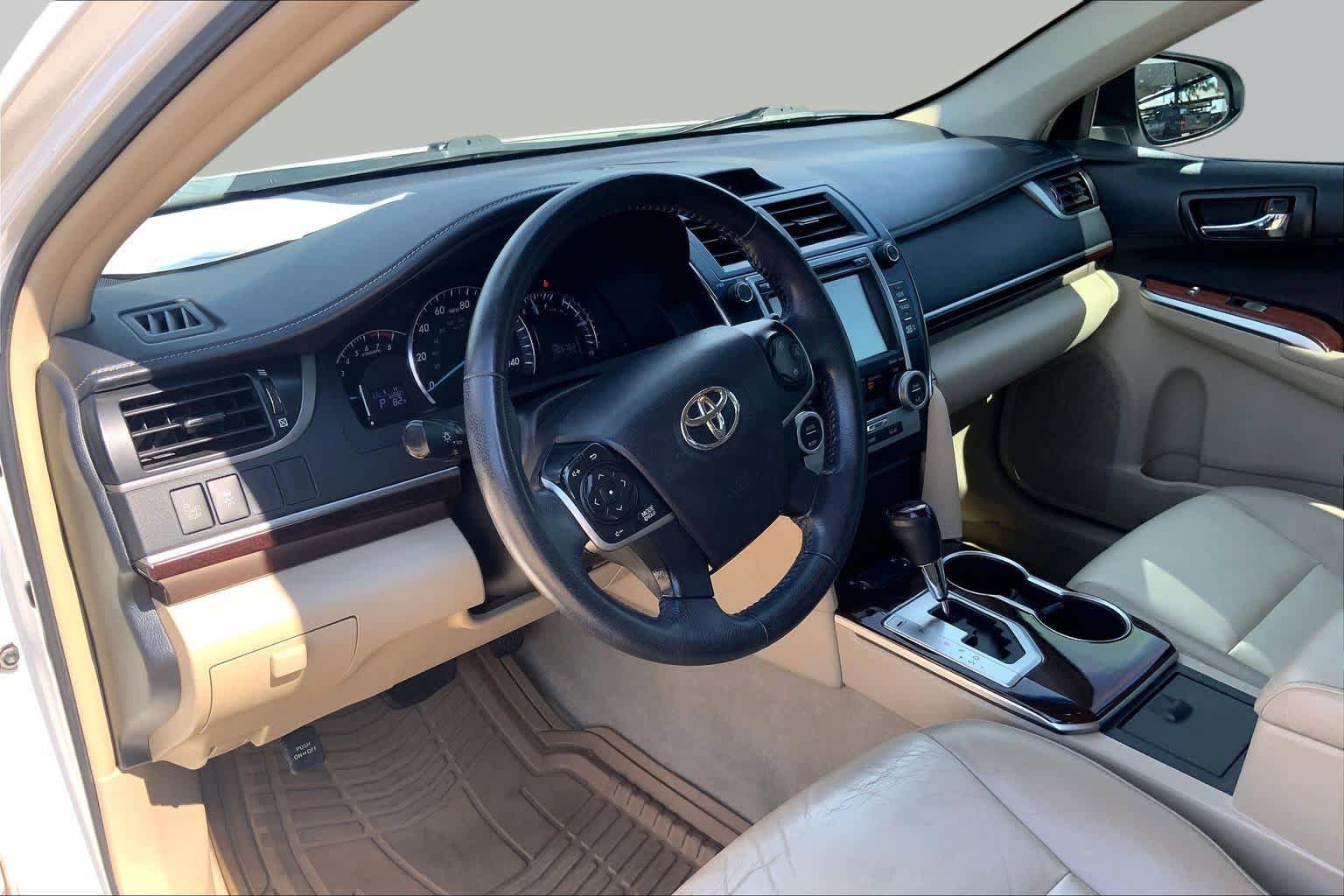 Used 2014 Toyota Camry XLE FWD image 17