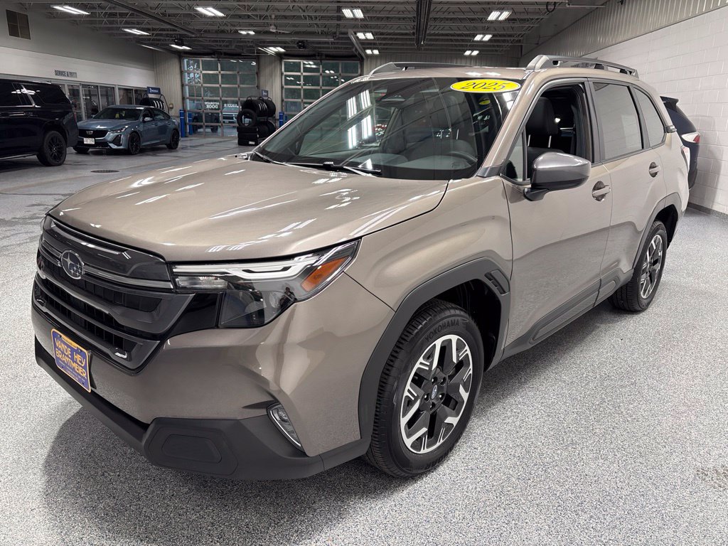 Used 2025 Subaru Forester Premium AWD/4WD image 3