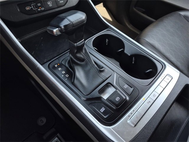 Used 2025 Kia Carnival image 40