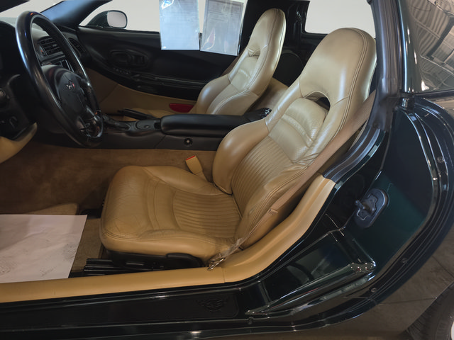 Used 2000 Chevrolet Corvette Coupe w/ Memory Pkg RWD image 12