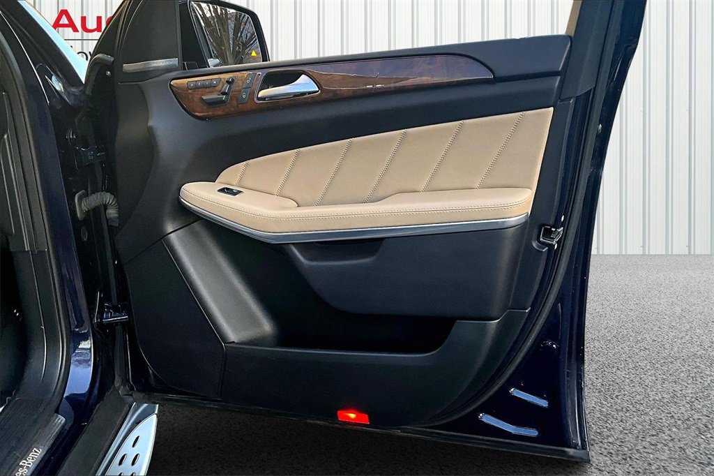 Used 2016 Mercedes-Benz GL 550 4MATIC image 29