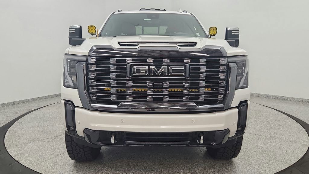 Used 2024 GMC Sierra 3500 Denali Ultimate AWD/4WD image 9