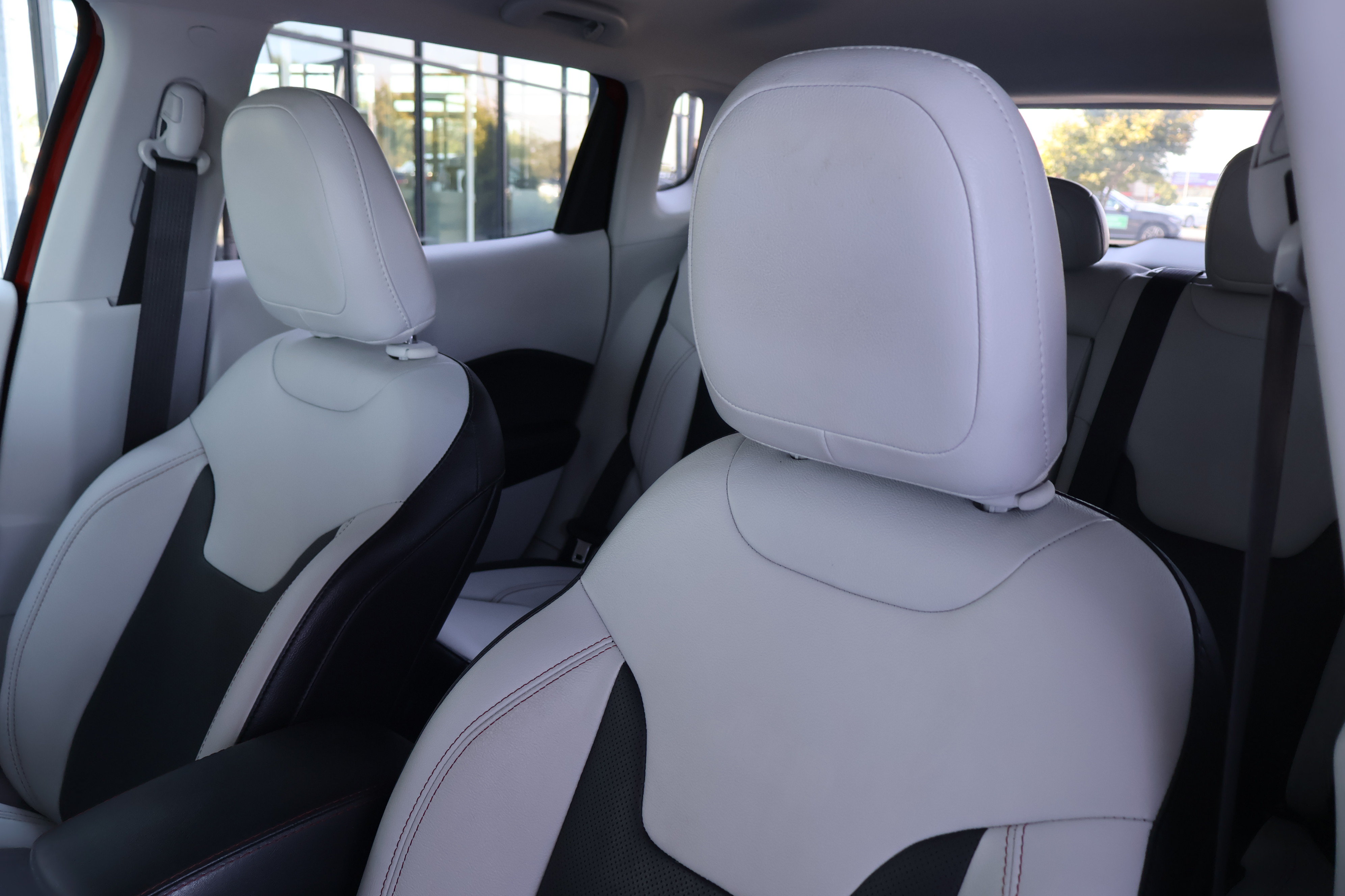 Used 2019 Jeep Compass Limited FWD image 11